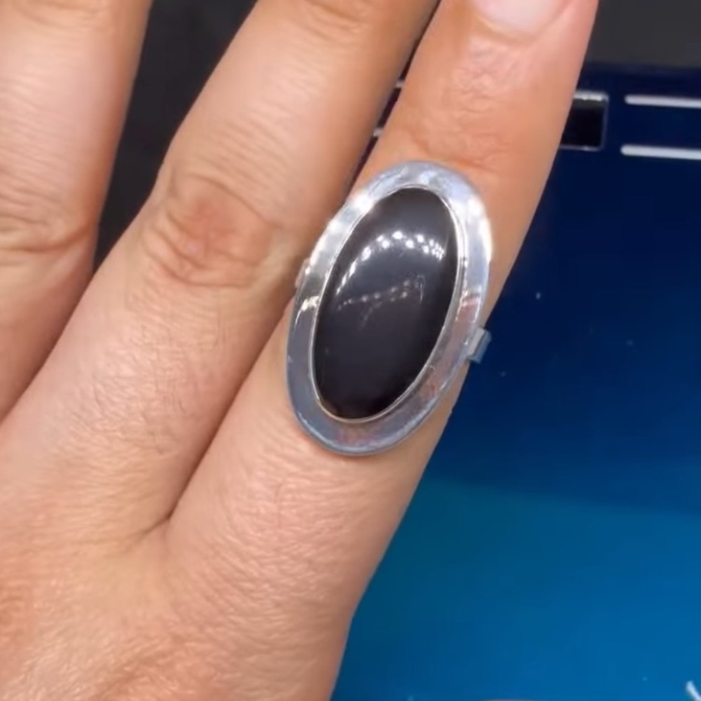 FLASH SALE Sterling Silver and Black Oval Ring. Size 8
